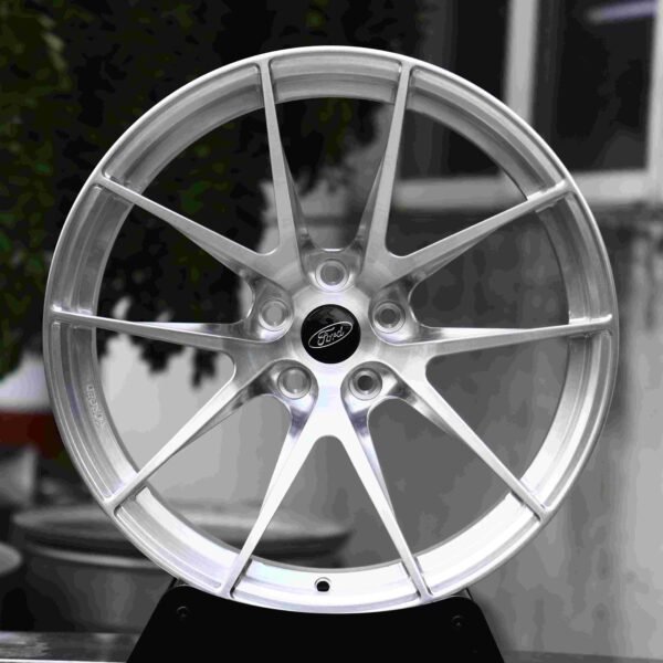 Ford Mustang wheels – Brushed Silver (Ford OEM-Style), front view