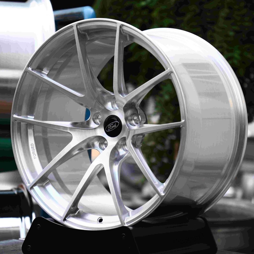 Ford Explorer wheels – Brushed Silver (Ford OEM-Style), angled view