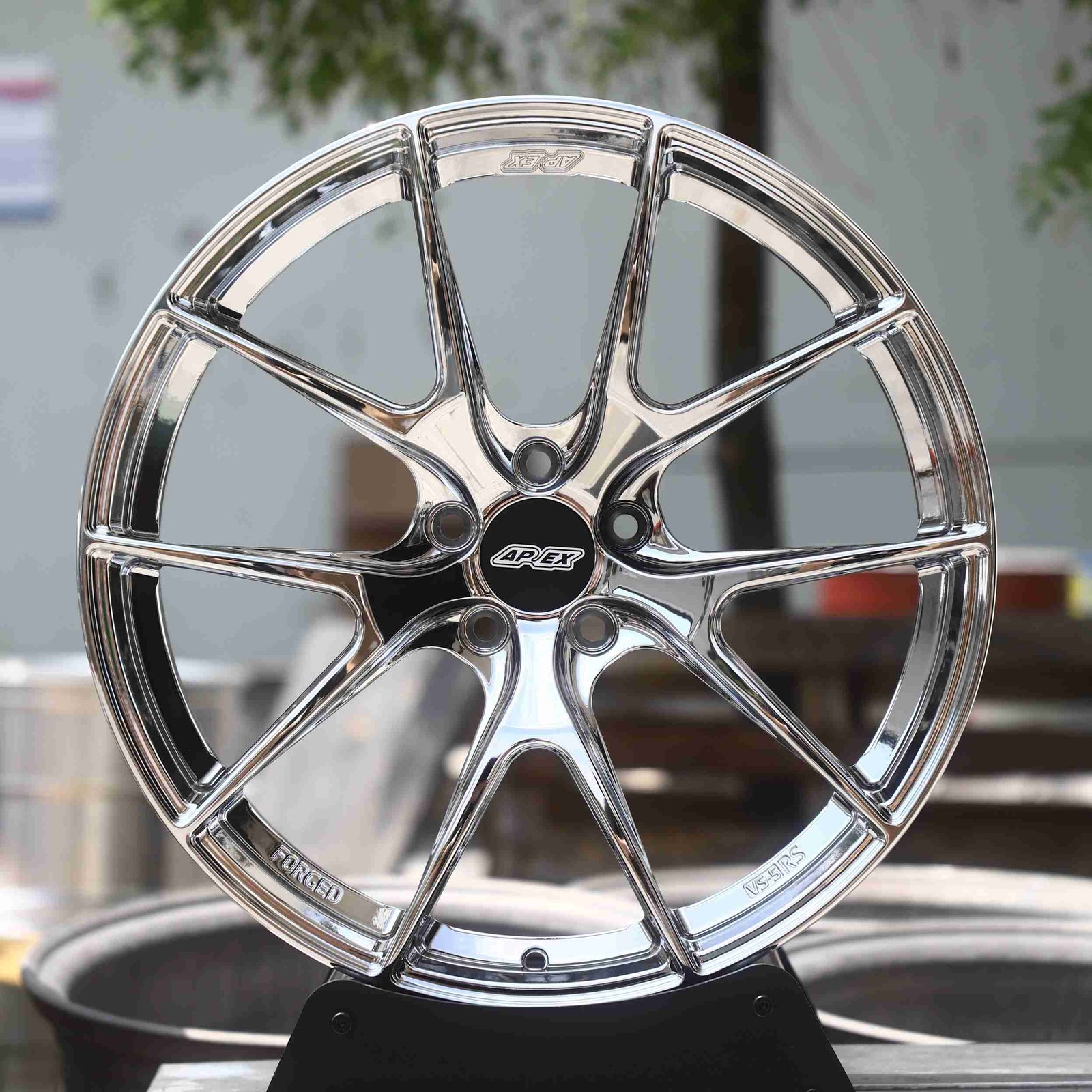 Toyota GR86 wheels – Chrome (APEX VS-5RS-Style), front view