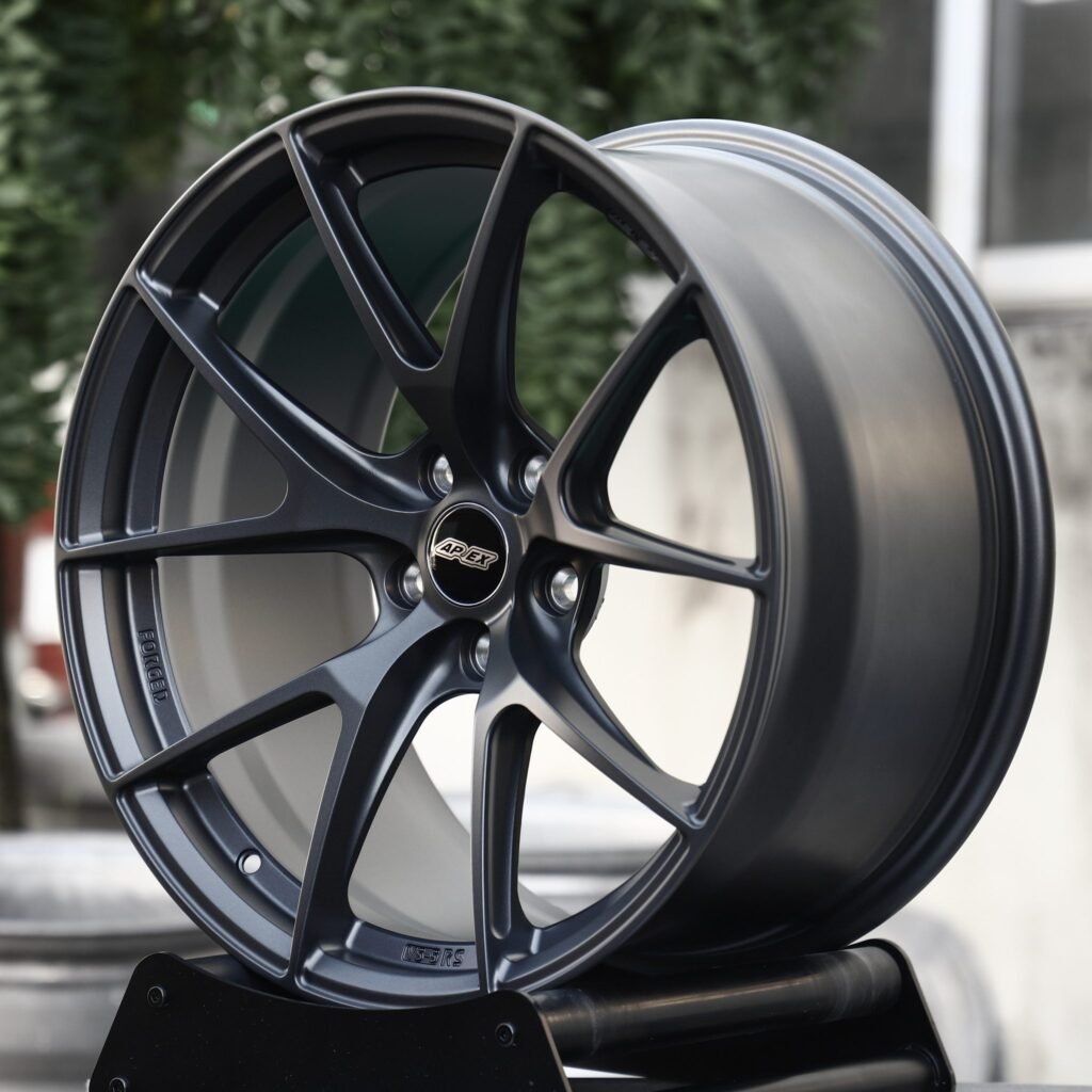 APEX VS-5RS-Style Matte Gunmetal 5-Spoke Y-Design Forged Wheels – BMW M3 CS Handschalter, 5x112 bolt pattern, lip and barrel detail