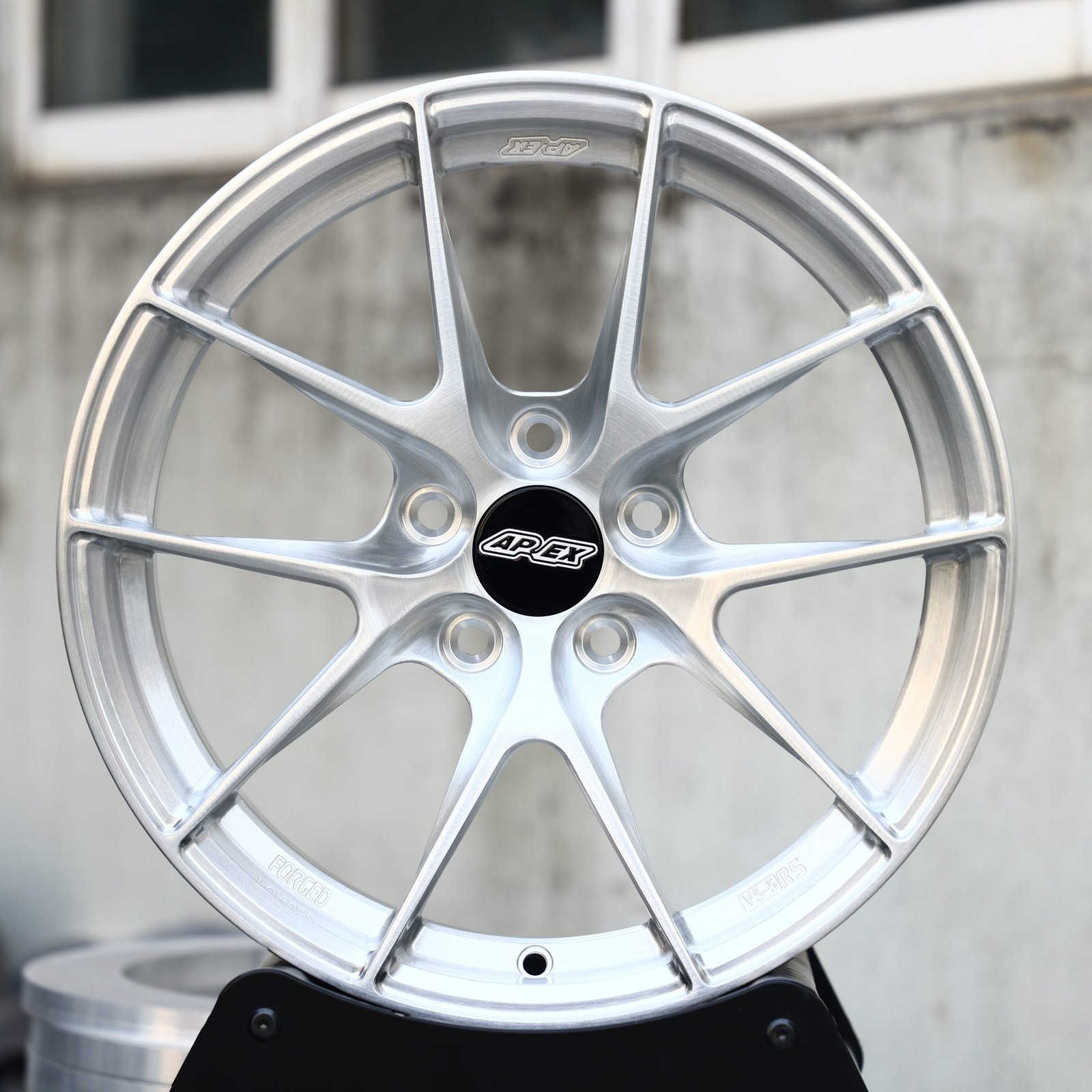 Porsche 911 wheels – Hyper Silver 5 Y-Spoke (APEX VS-5RS-Style), front view