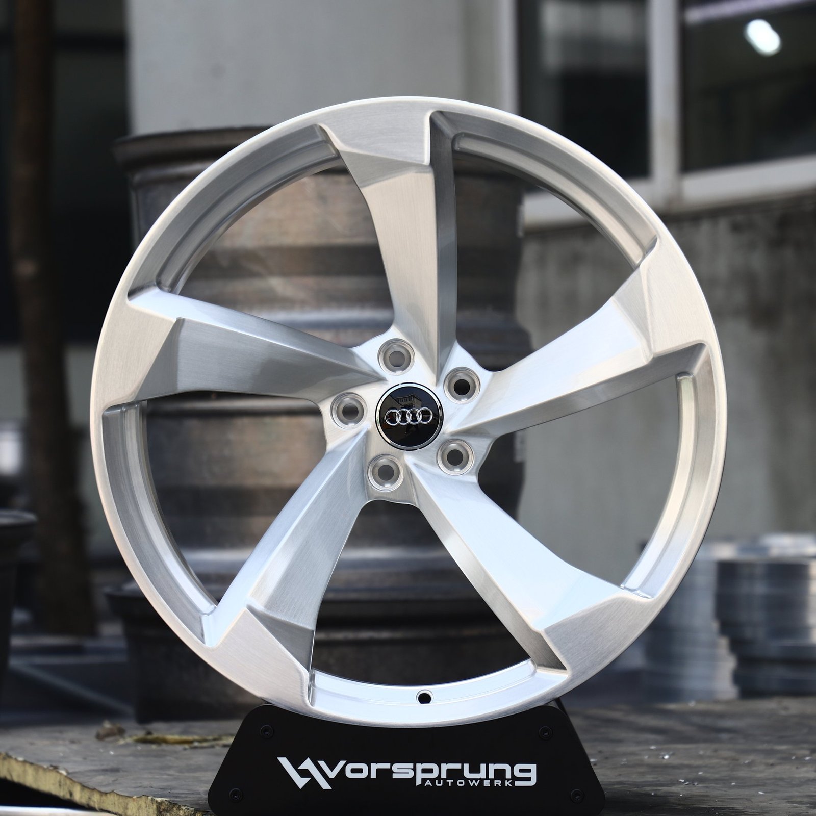 Audi A4 wheels – Brushed Silver 5-Spoke Rotor (Audi OEM-Style), front view