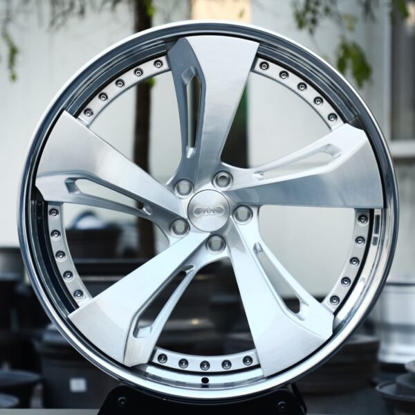 Audi A4 wheels – Mirror Polished Twisted 5-Blade (Audi OEM-Style), front view