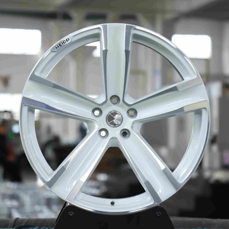 Audi A4 wheels – Blue 5-Spoke Machined Face, front view