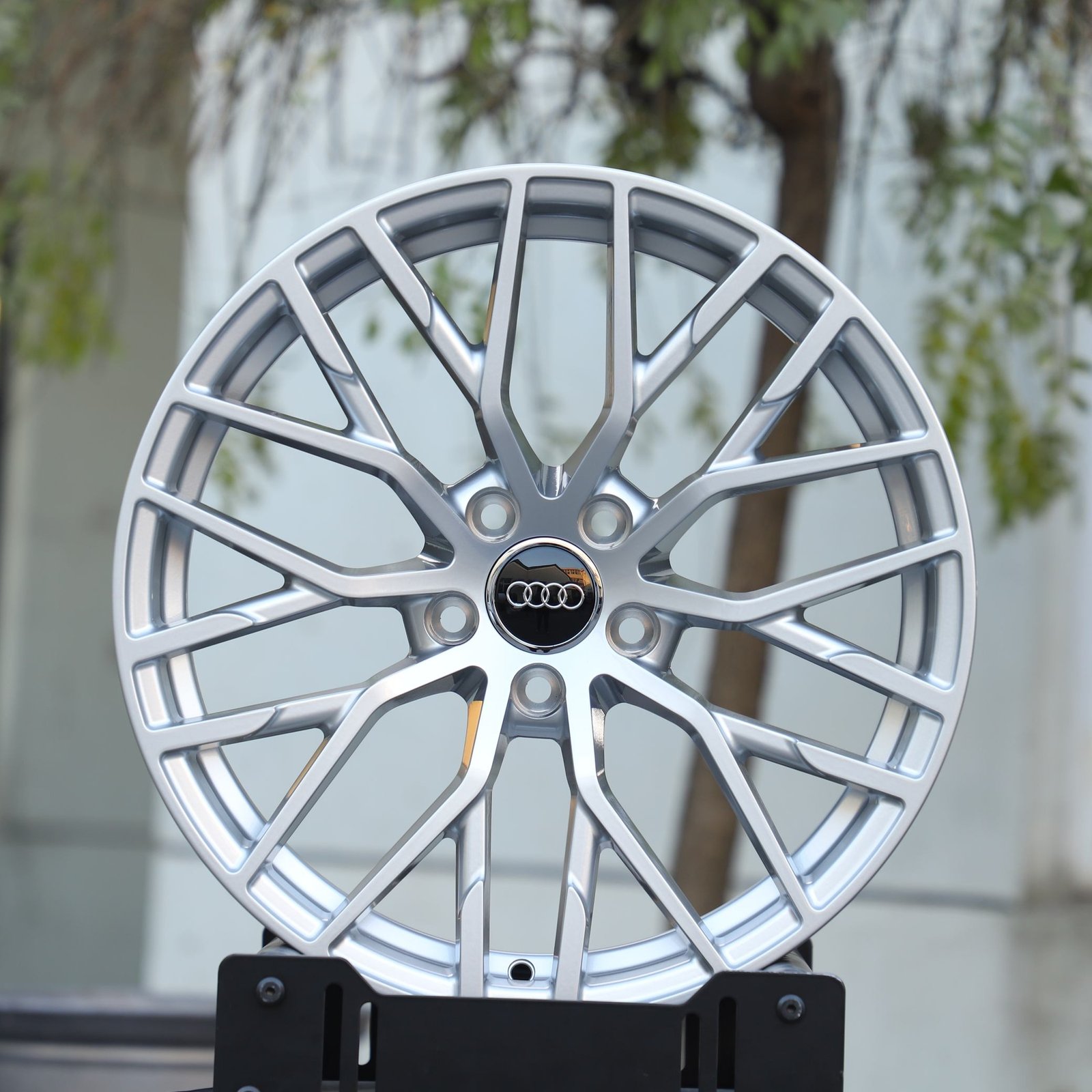 Audi A6 wheels – Bright Silver 10 Y-Spoke, front view