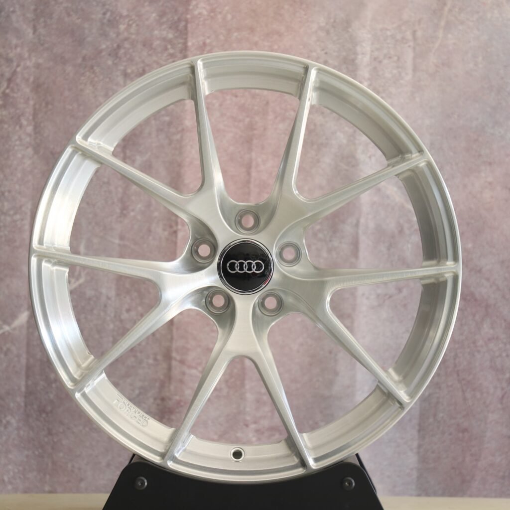 Audi A6 wheels – Brushed Silver 5 Y-Spoke, front view