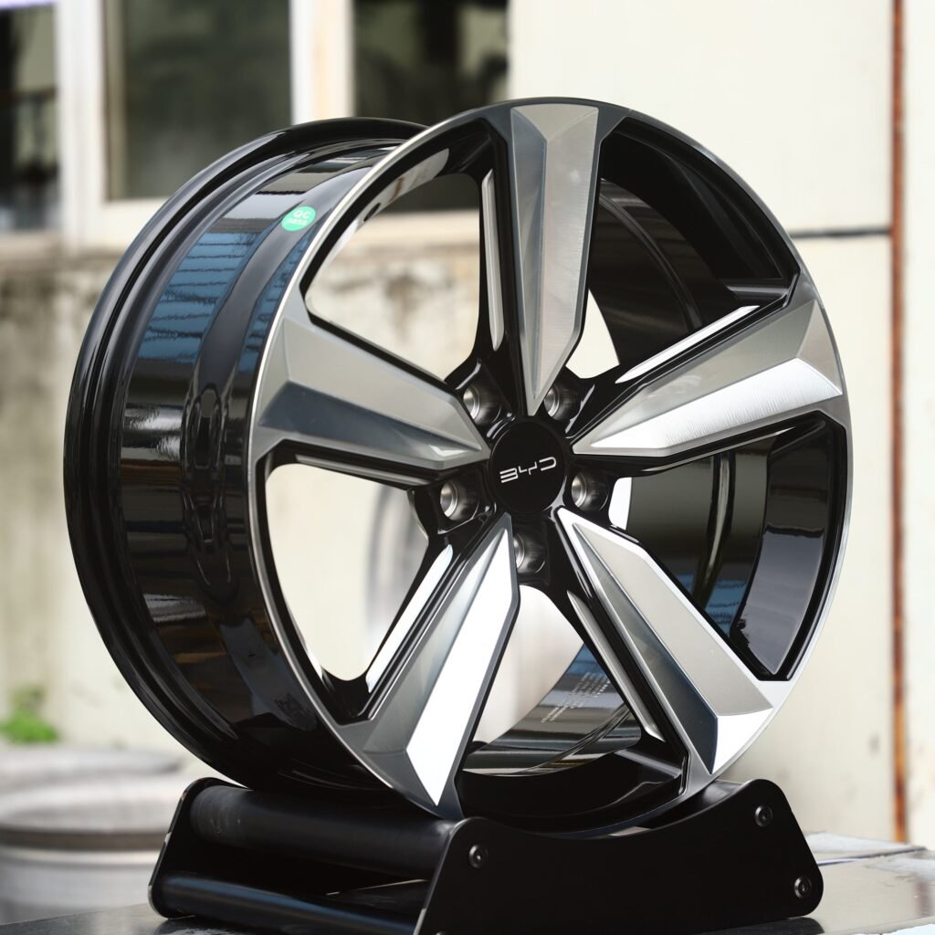 BYD Seal 07 wheels – Gloss Black 5-Spoke (BYD OEM-Style), angled view