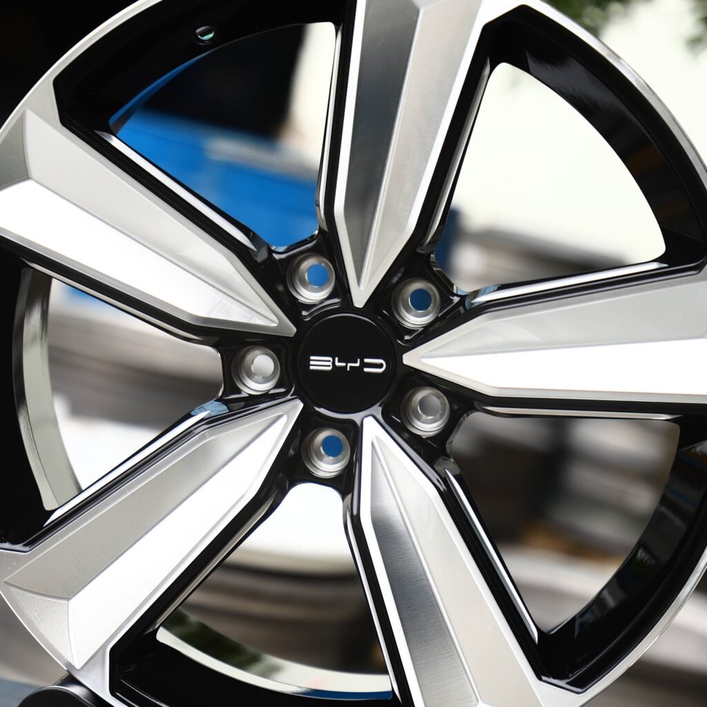 BYD M6 wheels – Gloss Black 5-Spoke (BYD OEM-Style), lip and barrel detail