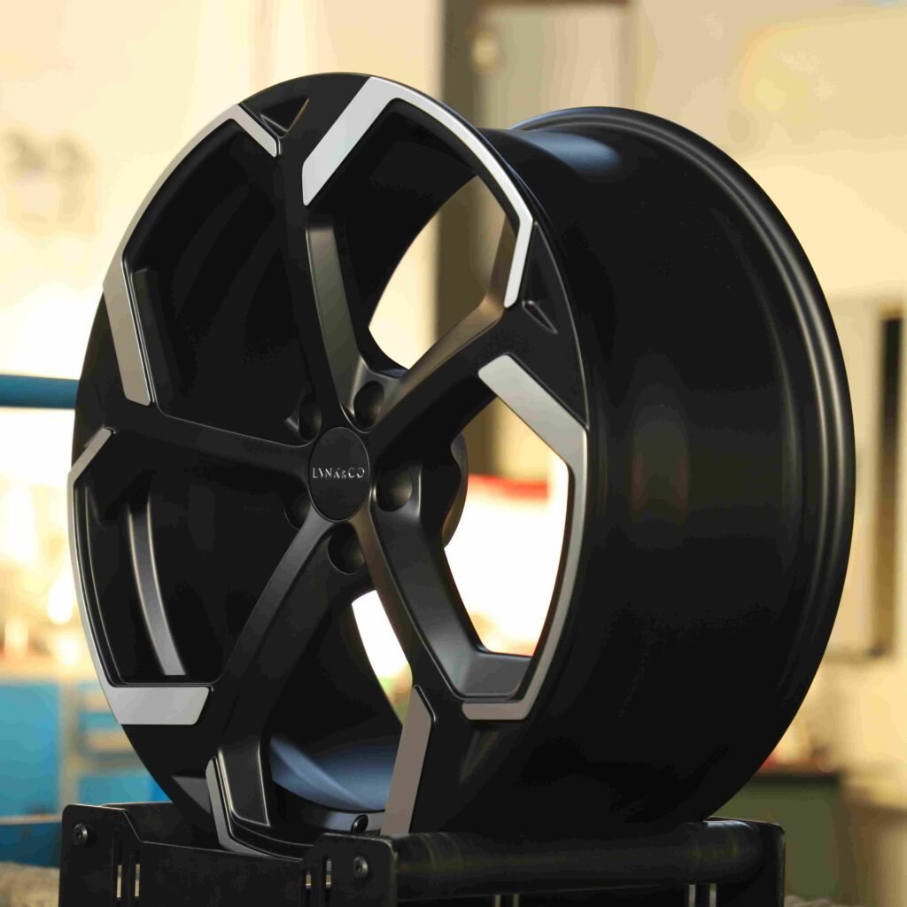 Audi A4 B9 wheels – Gloss Black Split-Spoke Machined Face, lip and barrel detail