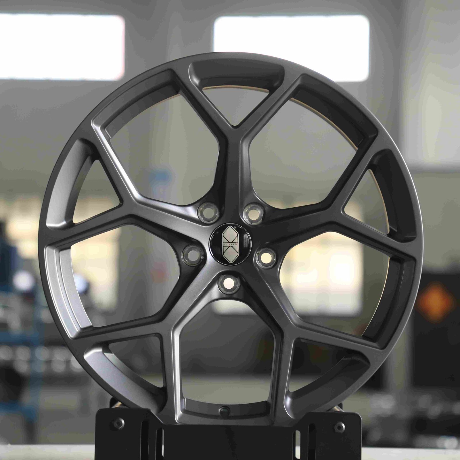 Audi A6 wheels – Metallic Gray 5-Spoke, front view