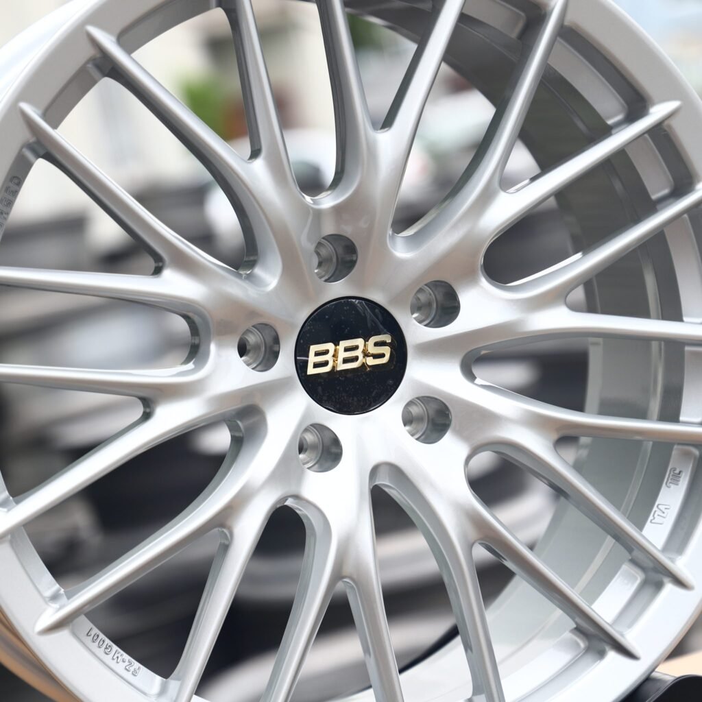 Lamborghini Huracan wheels – BBS Bright Silver 10 Y-Spoke, lip and barrel detail