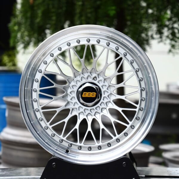 BMW M3 E46 wheels – Bright Silver 17-Spoke Riveted (BBS RS-Style), front view