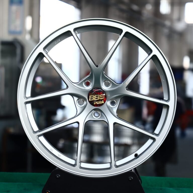 Кованые диски на Audi A4 (B9) — Кованый диск — 5 Y-образных спиц, в стиле BBS, серебристый