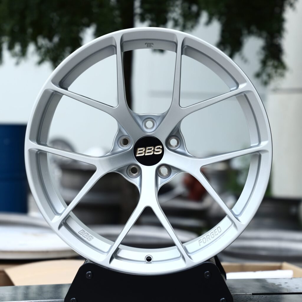 BMW 3 Series F30 wheels – Bright Silver / Silver 5 Y-Spoke (BBS CI-R-Style), front view