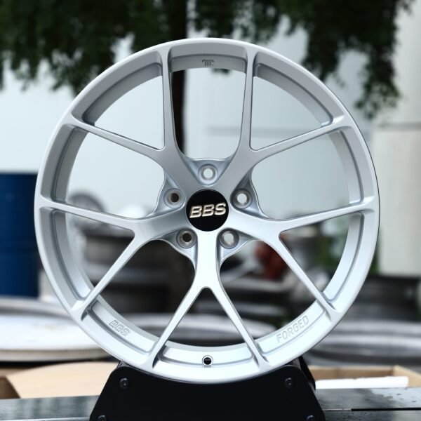BMW 3 Series F30 wheels – Bright Silver / Silver 5 Y-Spoke (BBS CI-R-Style), front view