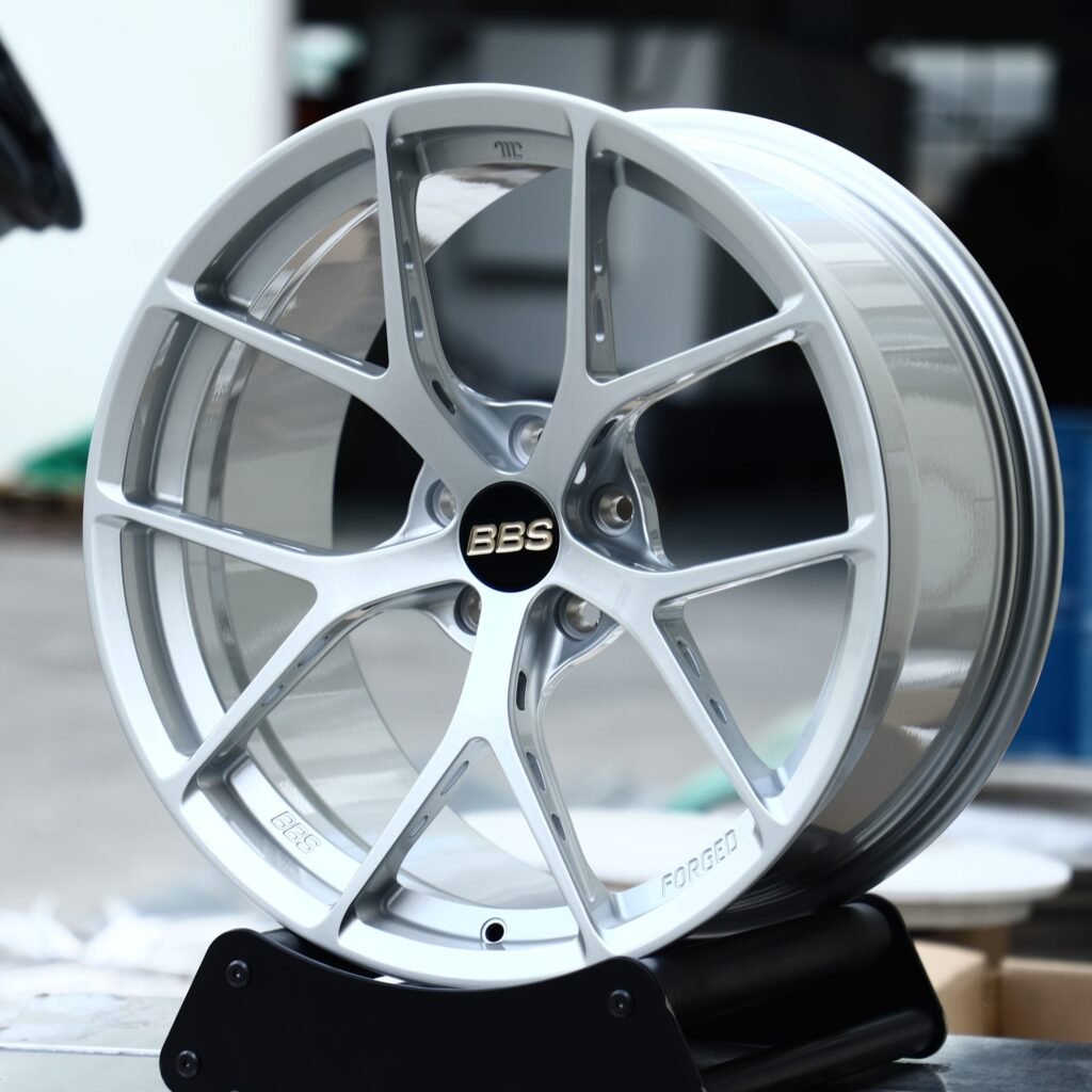 Audi A4 wheels – Bright Silver / Silver 5 Y-Spoke (BBS CI-R-Style), angled view