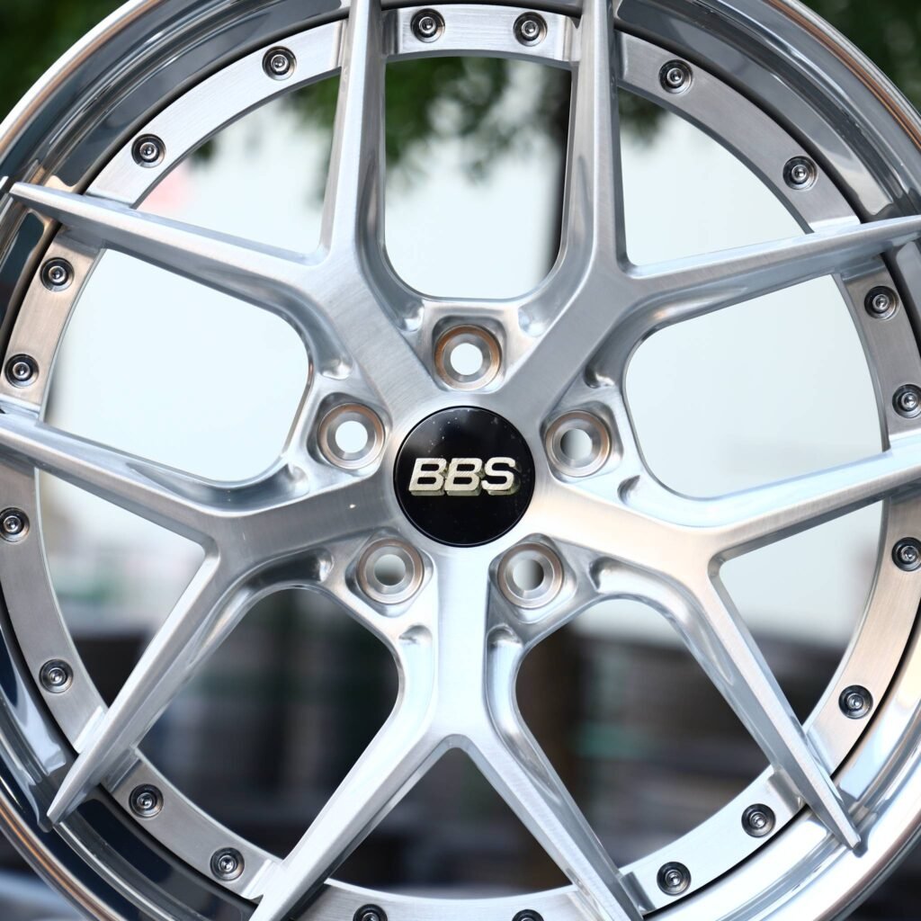 Audi A4 B9 wheels – Brushed Silver 2-Piece 5 Y-Spoke Deep Lip (BBS RI-D-Style), lip and barrel detail