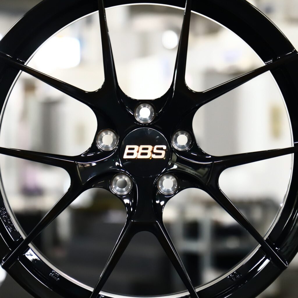 5x112 wheels – Gloss Black 5 Y-Spoke (BBS RI-D-Style), side view