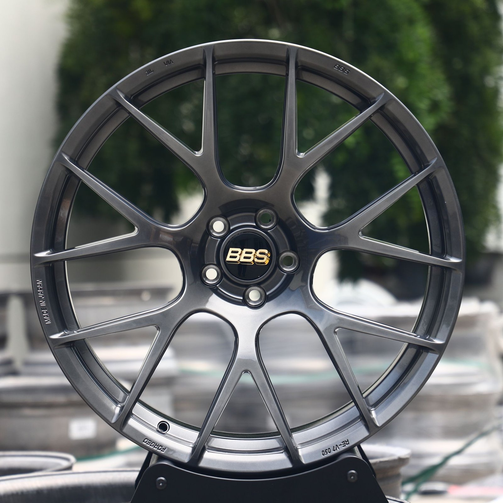 Toyota GR86 wheels – Gloss Black / Gunmetal 7 Y-Spoke (BBS RE-V7-Style), front view