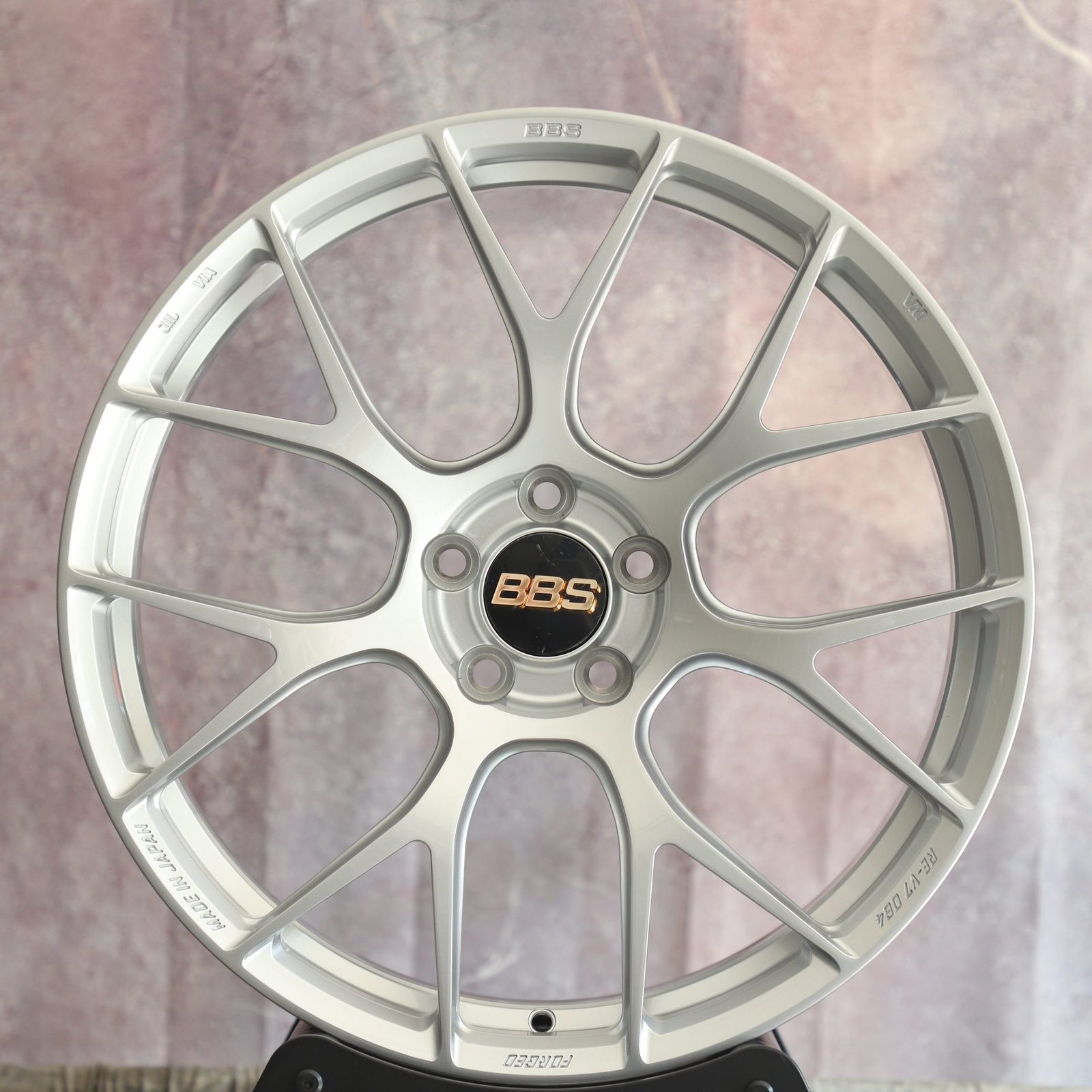 Toyota GR86 wheels – Gloss Silver 7 Y-Spoke (BBS RE-V7-Style), front view