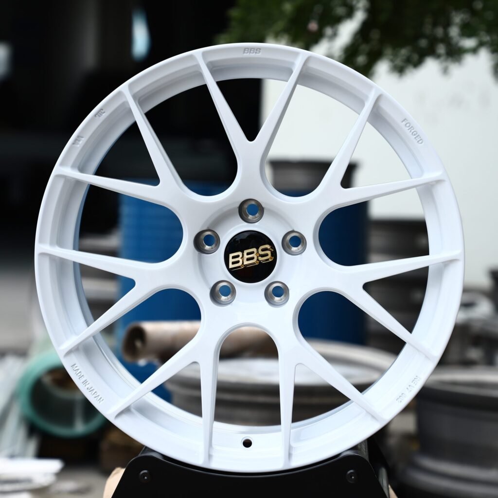 Toyota GR86 wheels – Gloss White 7 Y-Spoke (BBS RE-V7-Style), front view