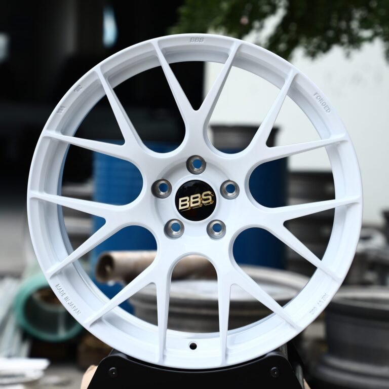 Toyota GR86 wheels – Gloss White 7 Y-Spoke (BBS RE-V7-Style), front view