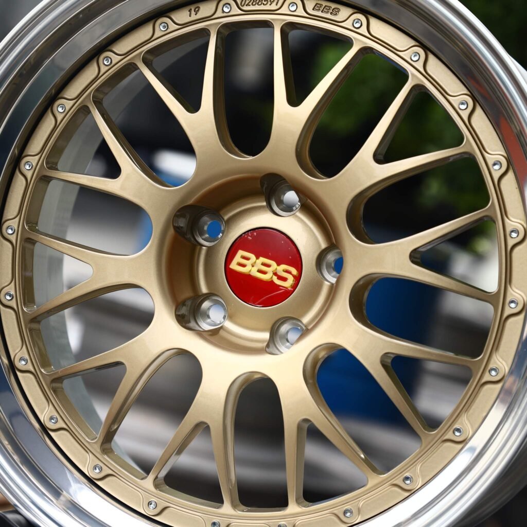 BMW M4 F82 wheels – Gold 2-Piece Deep Lip (BBS LM-Style), lip and barrel detail