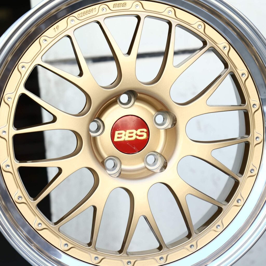 BMW M4 F82 wheels – Gold 2-Piece Deep Lip (BBS LM-Style), lip and barrel detail