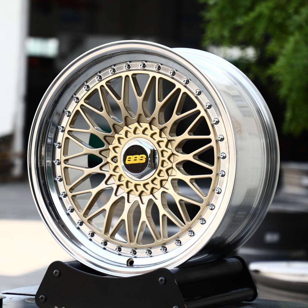 Porsche 911 wheels – Gold / Silver Deep Lip (BBS RS-Style), angled view