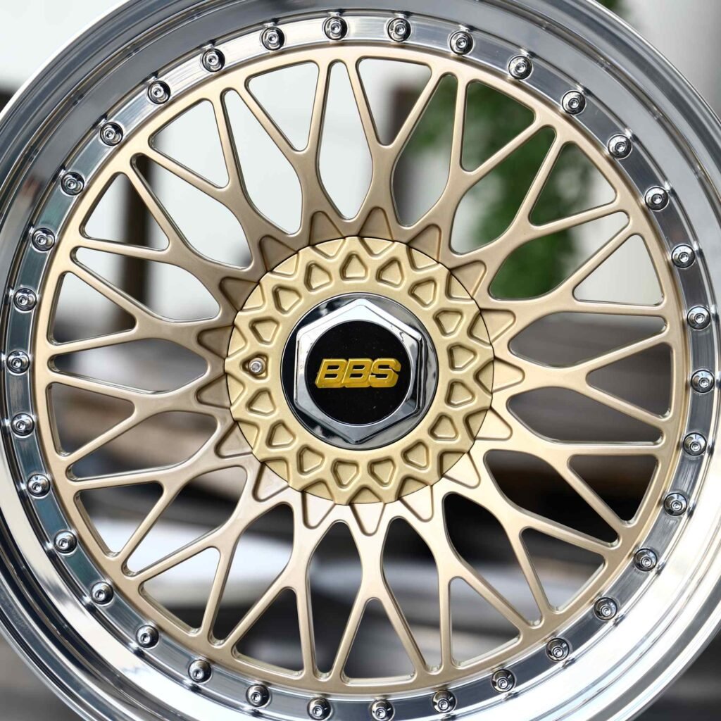 BMW M4 F82 wheels – Gold / Silver Deep Lip (BBS RS-Style), lip and barrel detail