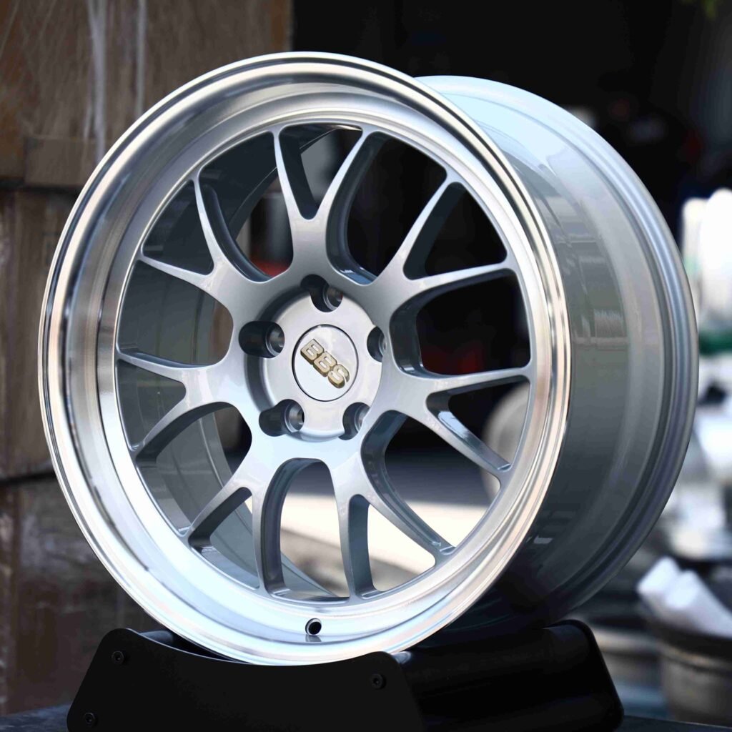 Porsche 911 wheels – Matte Silver Deep Lip (BBS LM-Style), angled view