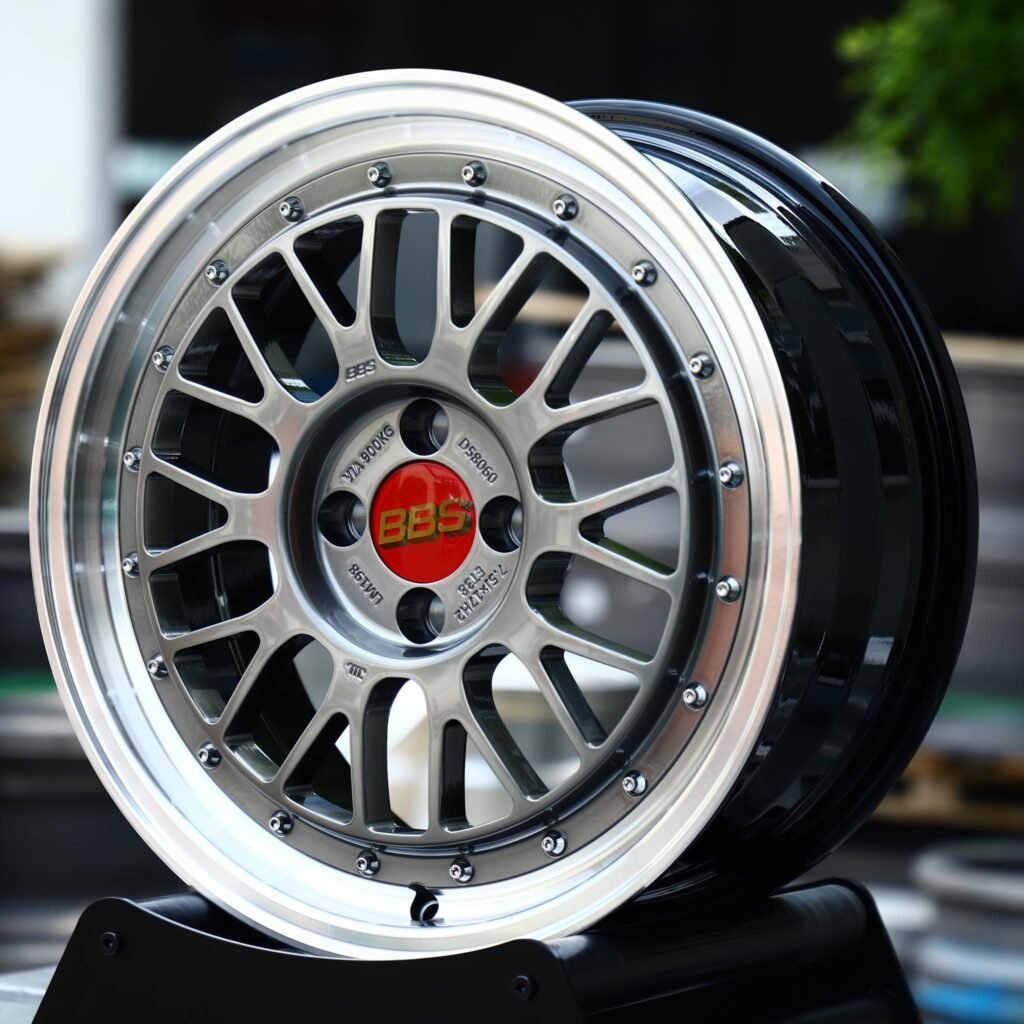 Mini Cooper wheels – Gunmetal Mesh Polished Deep Lip (BBS LM-Style), angled view