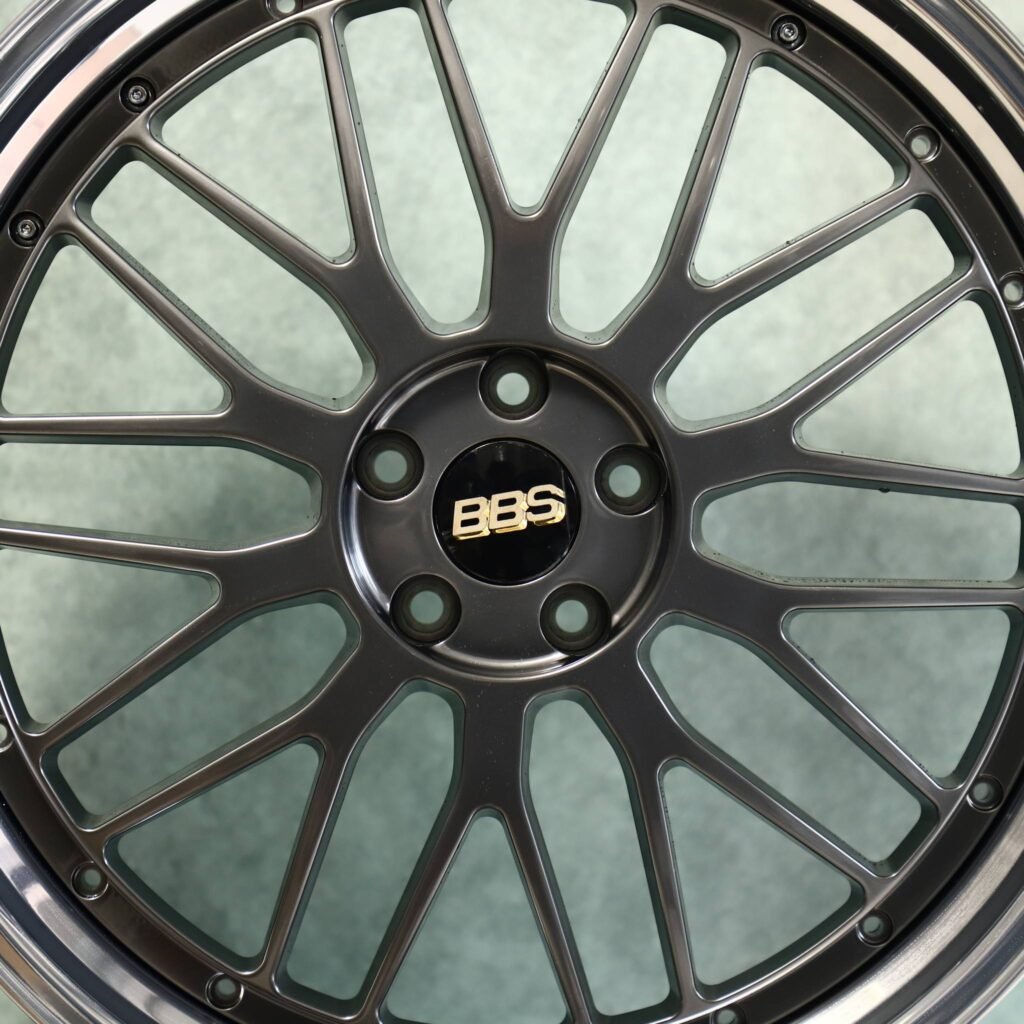 Lamborghini Huracan wheels – Gunmetal Mesh Polished Lip 2-Piece (BBS LM-Style), lip and barrel detail
