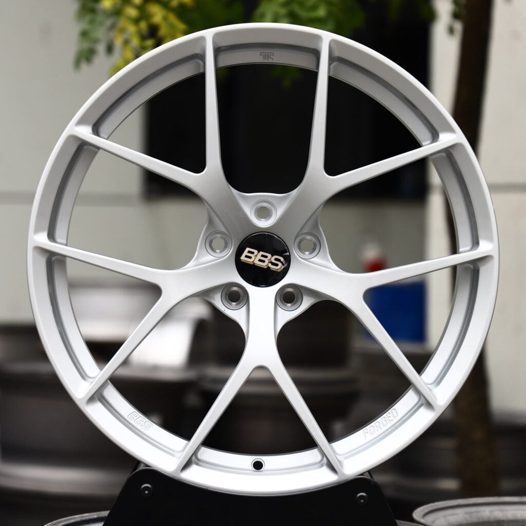BMW 3 Series F30 wheels – Matte Silver 5 Y-Spoke (BBS CI-R-Style), front view