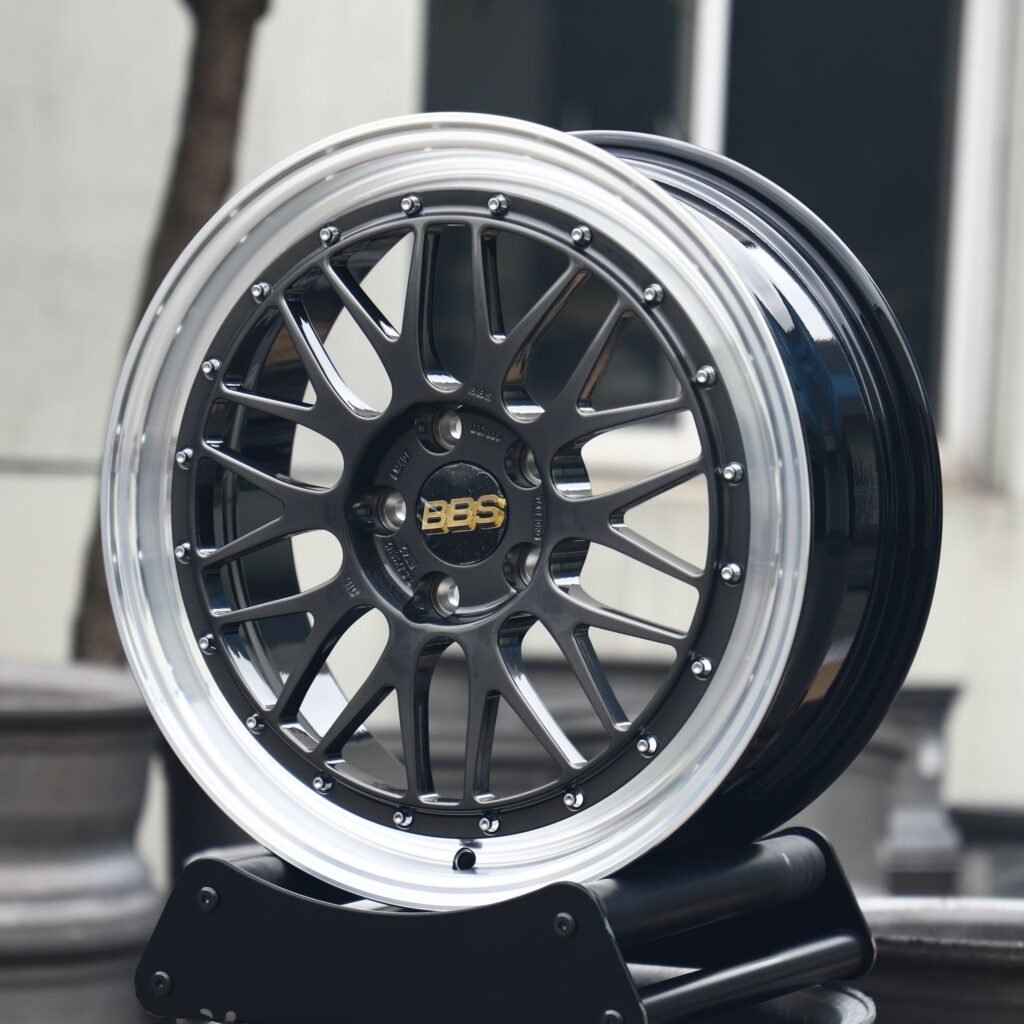 Porsche 911 wheels – Metallic Gray 10 Y-Spoke Deep Lip (BBS LM-Style), angled view
