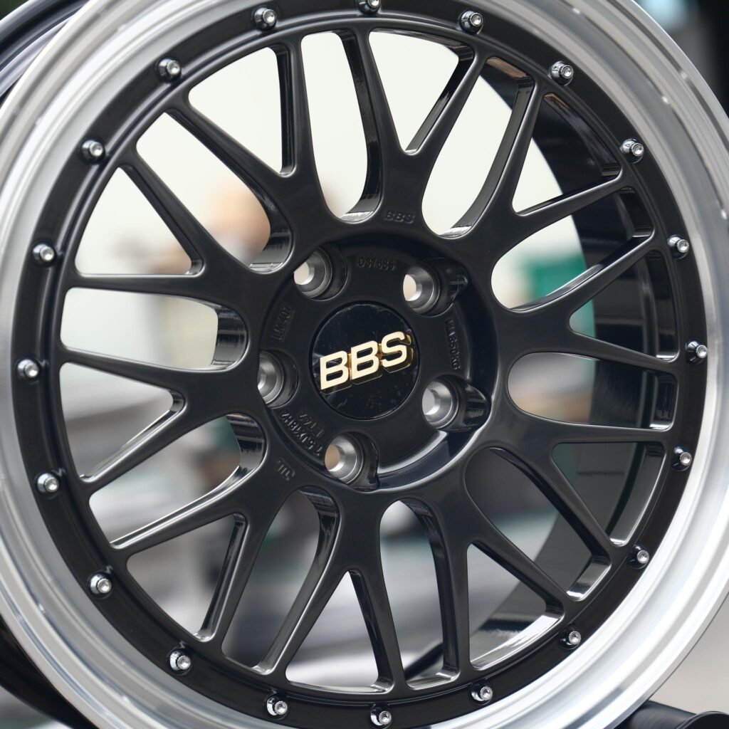 BMW M4 F82 wheels – Metallic Gray 10 Y-Spoke Deep Lip (BBS LM-Style), lip and barrel detail