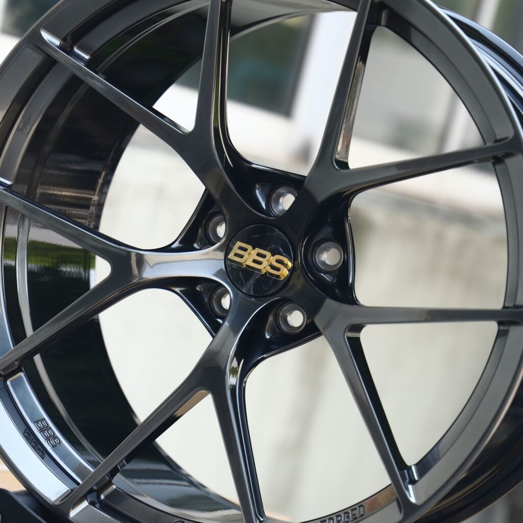 Audi A4 B9 wheels – Metallic Gray 5 Y-Spoke (BBS RI-D-Style), lip and barrel detail