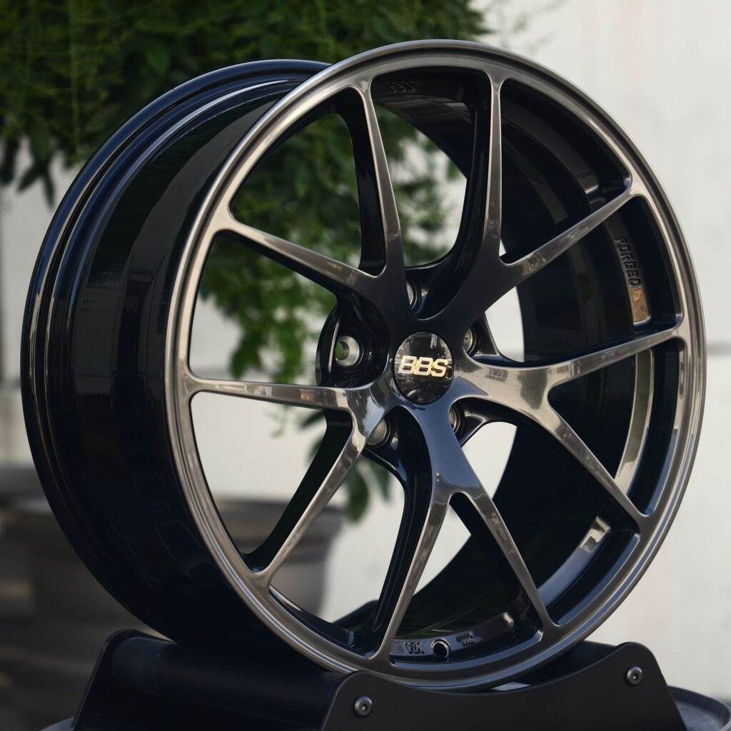 Honda Civic Type R wheels – Metallic Gray 5 Y-Spoke (BBS RI-D-Style), angled view