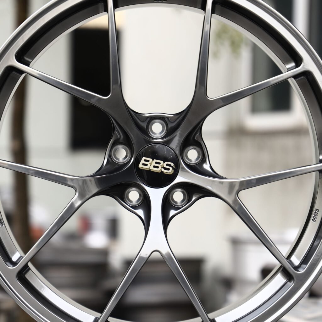 BMW M4 F82 wheels – Metallic Gray 5 Y-Spoke (BBS RI-A-Style), lip and barrel detail