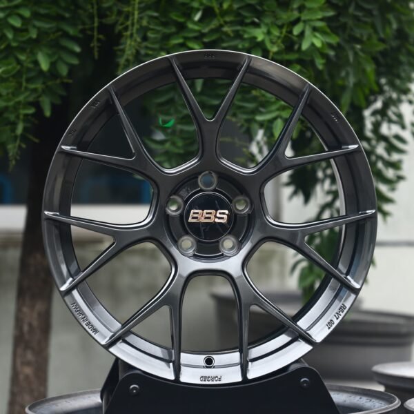 Toyota GR86 wheels – Metallic Gray 7 Y-Spoke (BBS RE-V7-Style), front view