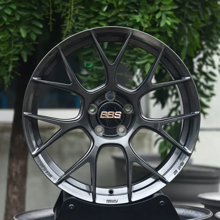 Toyota GR86 wheels – Metallic Gray 7 Y-Spoke (BBS RE-V7-Style), front view