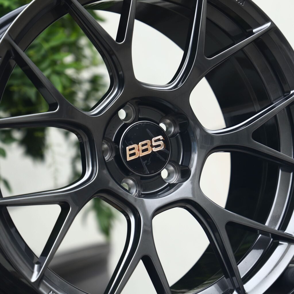 BMW M3 F80 wheels – Metallic Gray 7 Y-Spoke (BBS RE-V7-Style), lip and barrel detail
