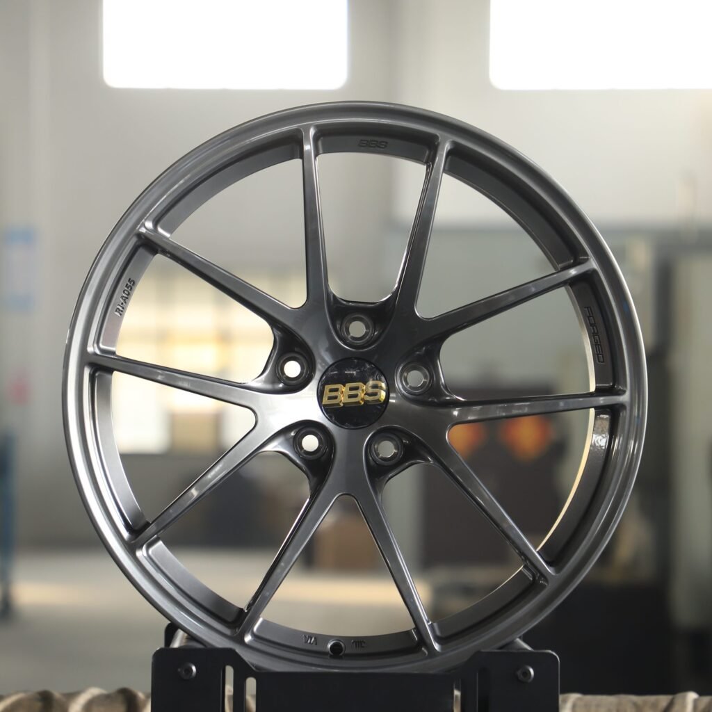 BMW M3 E92 wheels – Metallic Gray / Black 5-Spoke (BBS FI-R-Style), front view