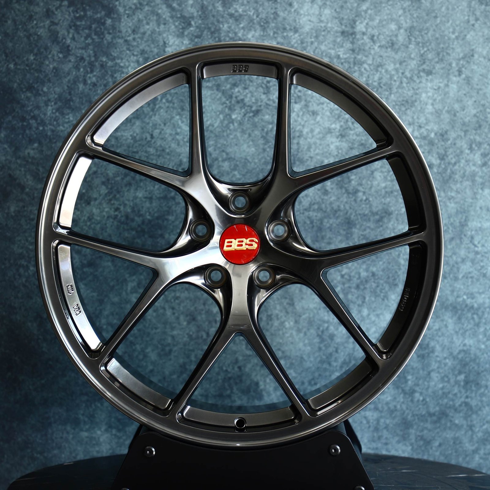 BMW M3 G80 wheels – Metallic Gray Custom (BBS RI-D-Style), front view