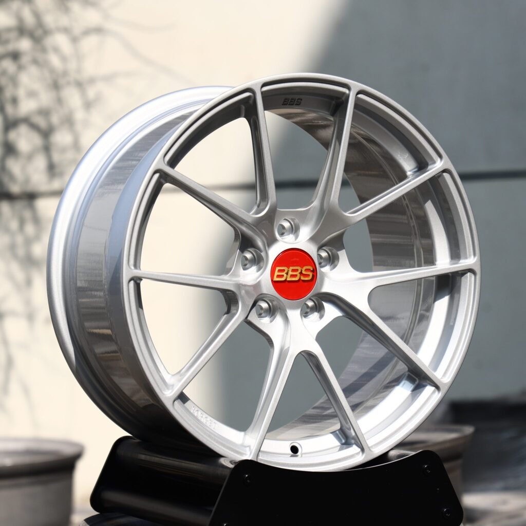BMW M3 wheels – Hyper Silver 5 Y-Spoke (BBS RI-D-Style), angled view