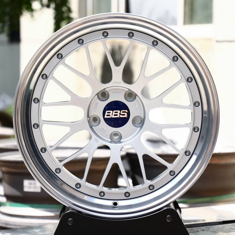 BMW M3 E46 wheels – Silver 2-Piece Deep Lip (BBS LM-Style), front view