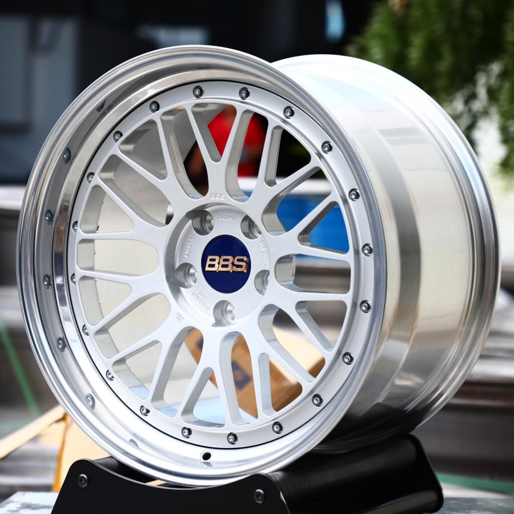 Porsche 911 wheels – Silver 2-Piece Deep Lip (BBS LM-Style), angled view