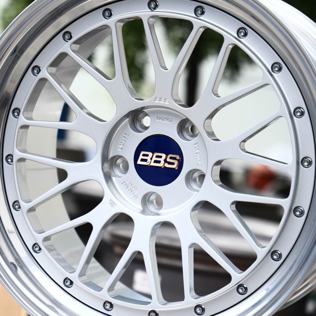 BMW M4 F82 wheels – Silver 2-Piece Deep Lip (BBS LM-Style), lip and barrel detail
