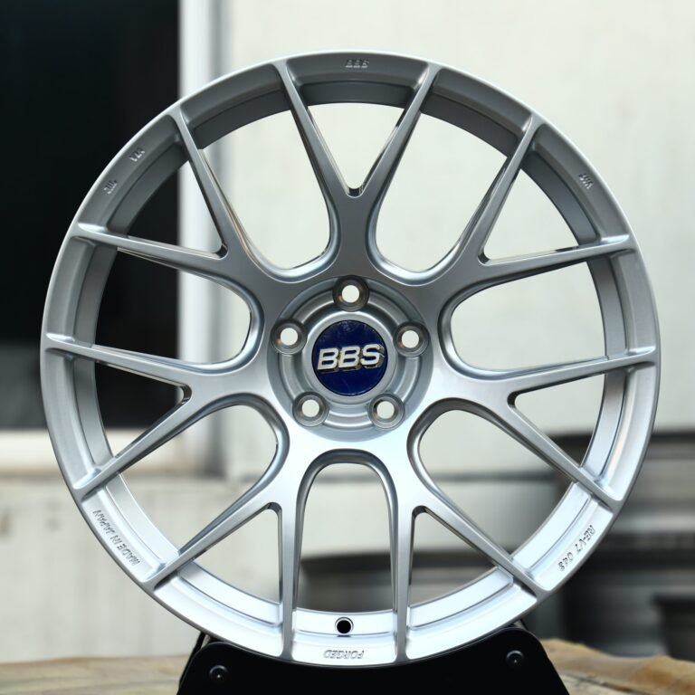 Toyota GR86 wheels – Silver / Gloss Black 7 Y-Spoke (BBS RE-V7-Style), front view