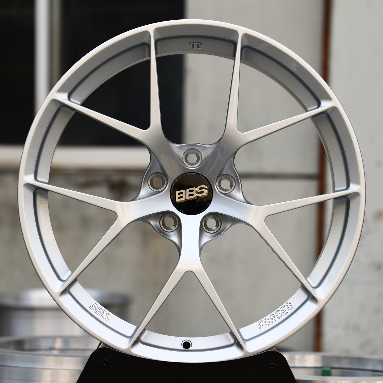 Porsche 911 wheels – Bright Silver Side-Milled 5 Y-Spoke (BBS-Style), front view